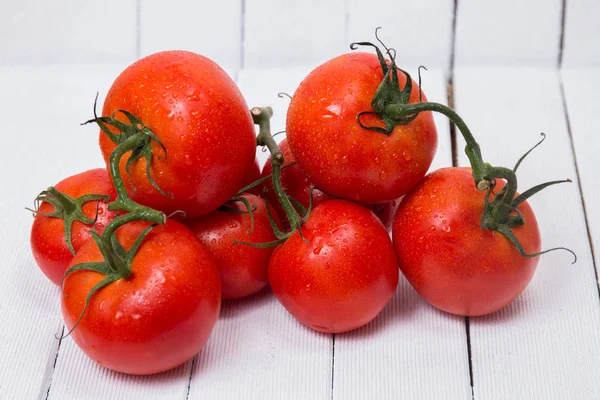 Sabroso montón de tomates húmedos —  Fotos de Stock