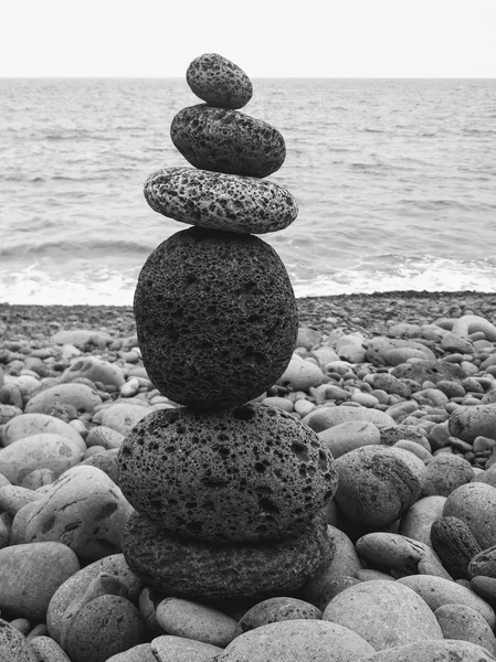 Pile of pebbles balanced — Stock Photo, Image