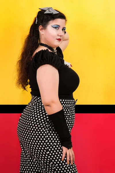 Pinup ragazza in pop art sfondo — Foto Stock