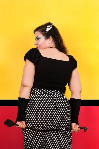 Pinup menina em pop art pano de fundo — Fotografia de Stock