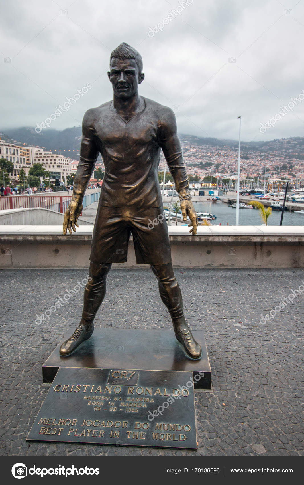 Statue von Cristiano Ronaldo — Redaktionelles Stockfoto © membio #170186696