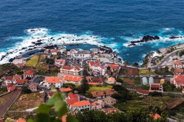 Porto Moniz volkanik sahil