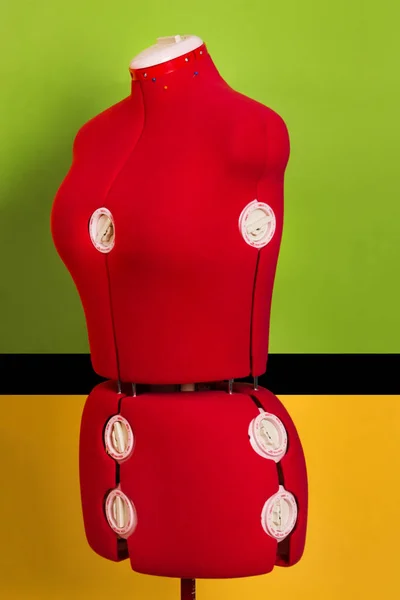 Czerwony krawieckie manekina — Zdjęcie stockowe