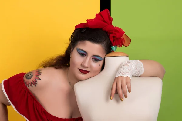 Pinup chica en pop arte telón de fondo — Foto de Stock