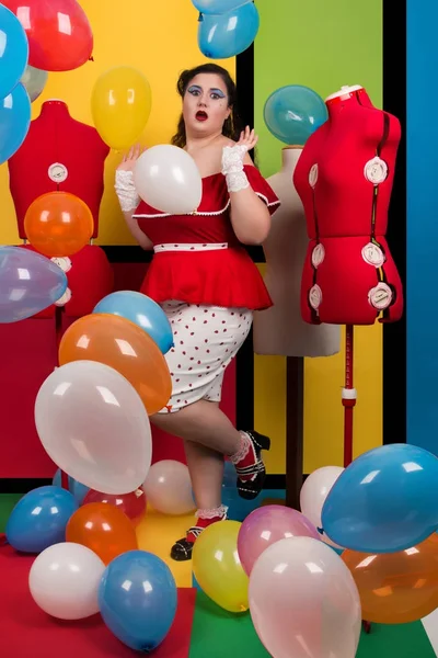 Pinup flicka på en ballong part — Stockfoto