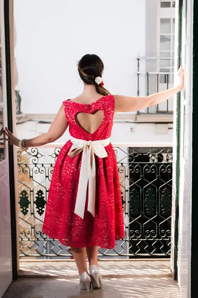 Pinup chica con vestido rojo — Foto de Stock