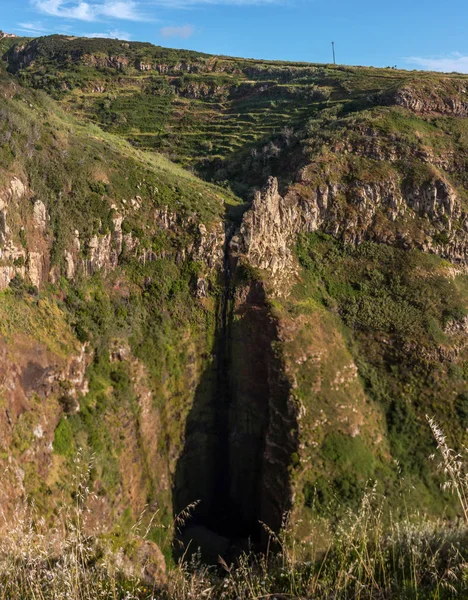 Cascada en una montaña — Foto de Stock