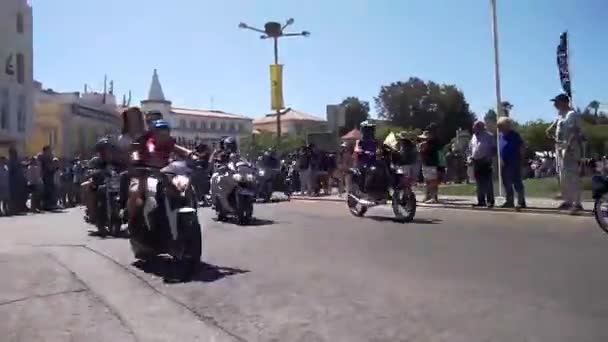 Motorradparade in Faro — Stockvideo