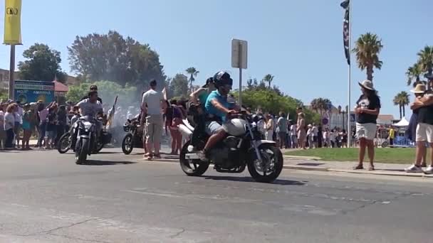Défilé moto à Faro — Video