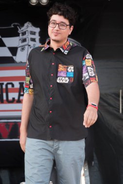 Pinup adam Gotik şık podyum