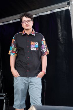 Pinup adam Gotik şık podyum