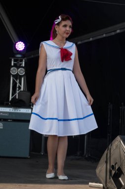 Pinup kız Gothic şık podyum