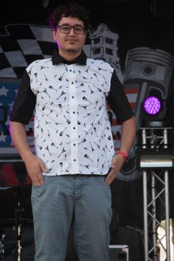 Pinup adam Gotik şık podyum