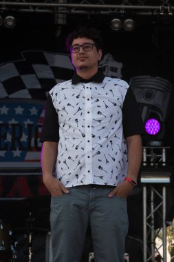 Pinup adam Gotik şık podyum