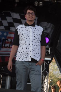 Pinup adam Gotik şık podyum