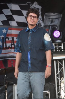 Pinup adam Gotik şık podyum