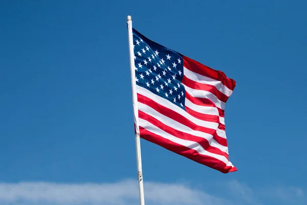 Amerikaanse vlag in de wind — Stockfoto