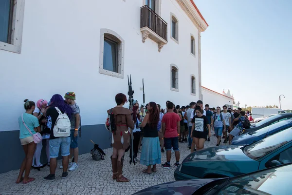 Visitantes em fila para participar do evento . — Fotografia de Stock