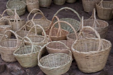 Hasır sepetleri topluluğu