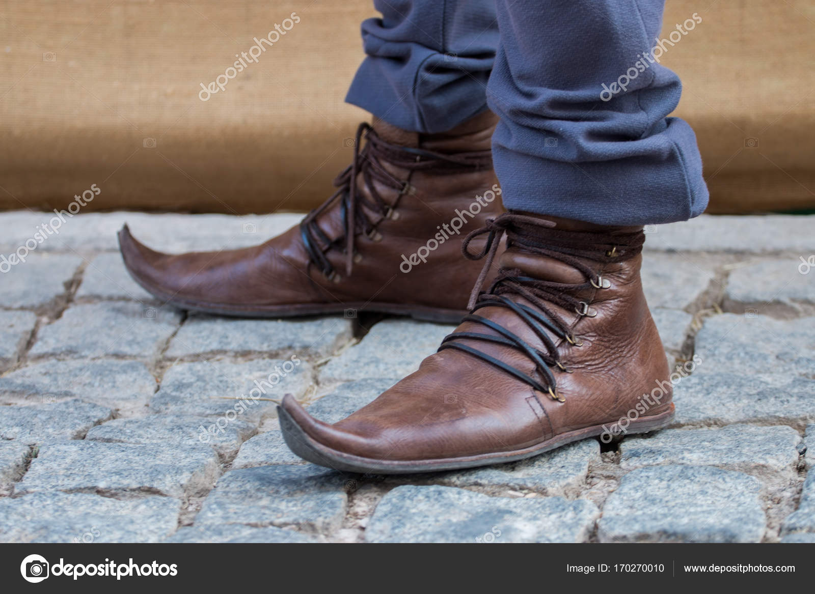 Pointy medieval shoes — Stock Photo 