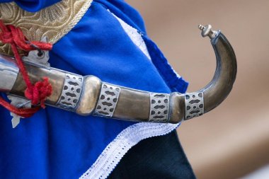 14 KASIM 2021 CUMHURİYET PAZAR BULMACASI SAYI : 1858 Depositphotos_170270910-stock-photo-medieval-arabian-islamic-curved-dagger