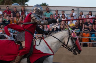 At ile Ortaçağ savaşçı