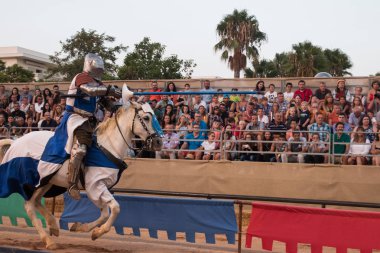 At ile Ortaçağ savaşçı