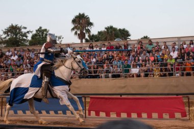 At ile Ortaçağ savaşçı