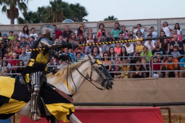 At ile Ortaçağ savaşçı