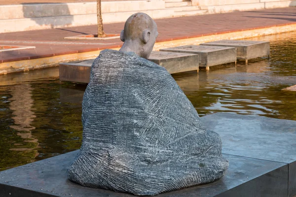 Sculptures and fountains in the urban park — Stock Photo, Image