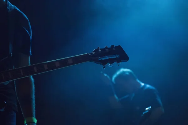 Gitarist bij concert — Stockfoto