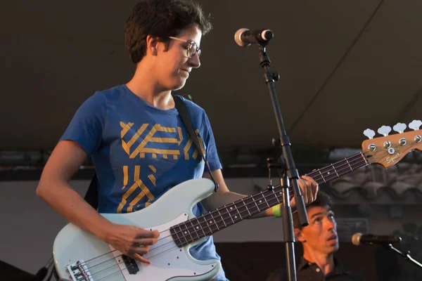 Musikband zieht es gen Westen — Stockfoto