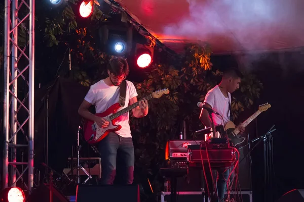 Muziekband Riding een meteoor — Stockfoto