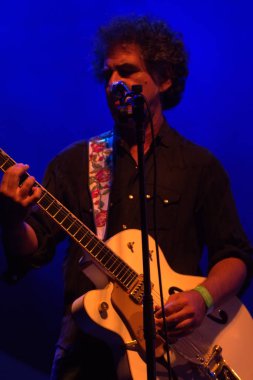  Müzik grubu çift kahve