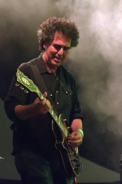  Müzik grubu çift kahve