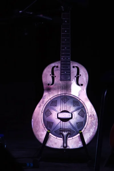 Zilveren gitaar in de fase — Stockfoto