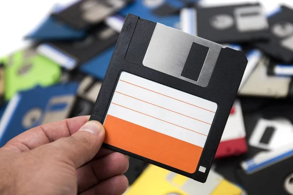 Mano con floppy disk — Foto Stock