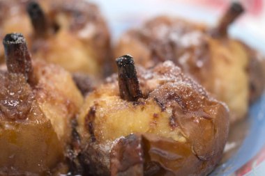 Fırında pişmiş elma