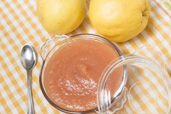 Mermelada de membrillo tradicional — Foto de Stock