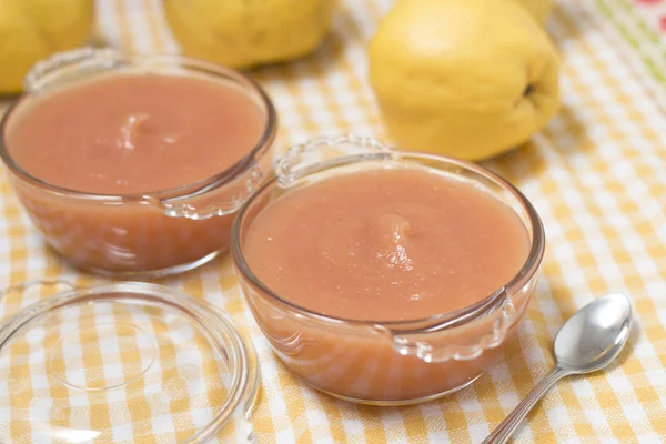 Traditional quince jam — Stock Photo, Image