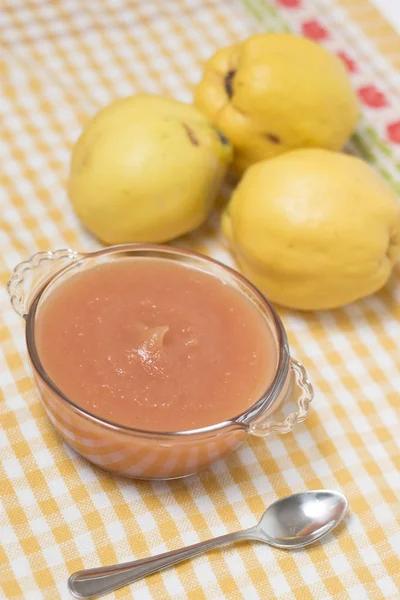 Traditional quince jam — Stock Photo, Image