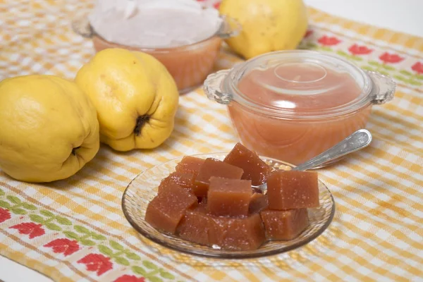 Traditional quince jam — Stock Photo, Image