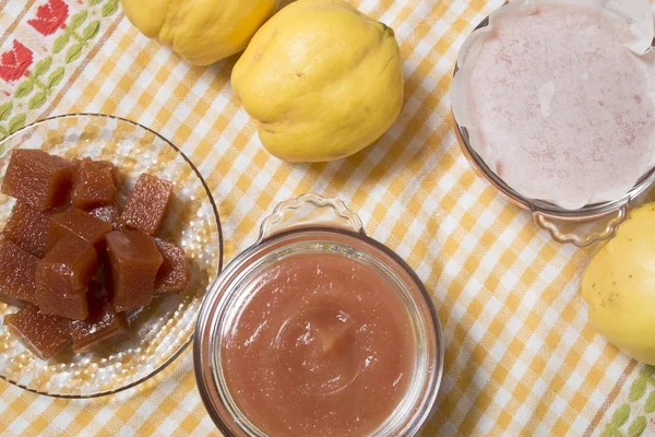 Traditionele kweepeer jam — Stockfoto