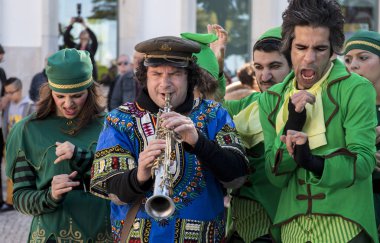 Noel karakter geçit töreni