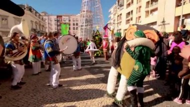 Noel karakter geçit töreni