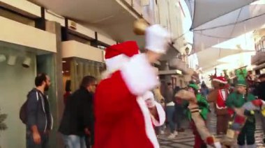 Noel karakter geçit töreni