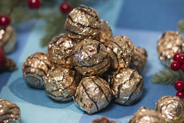 Stos słodki okrągłe cukierki czekoladowe — Zdjęcie stockowe