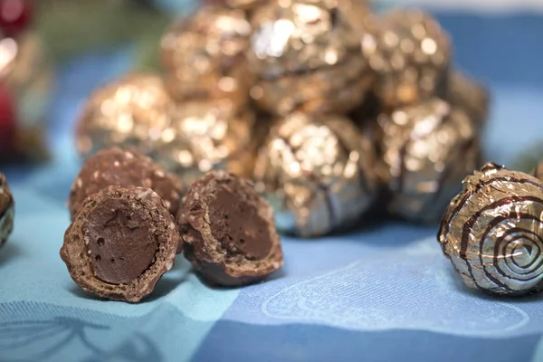 Pile of sweet round chocolate candies — Stock Photo, Image