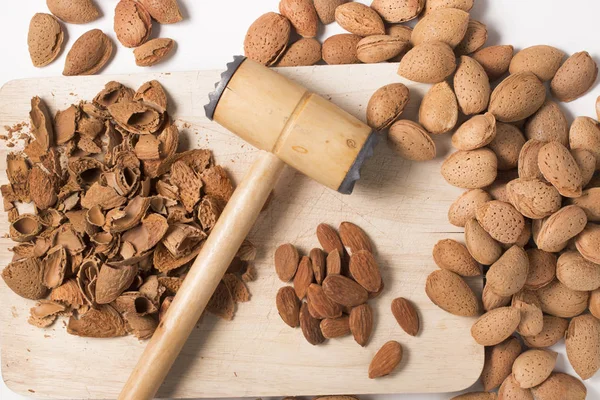 Almendras dulces con martillo —  Fotos de Stock