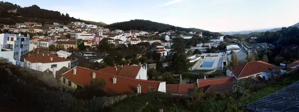 Amplia vista del pueblo de Monchique — Foto de Stock